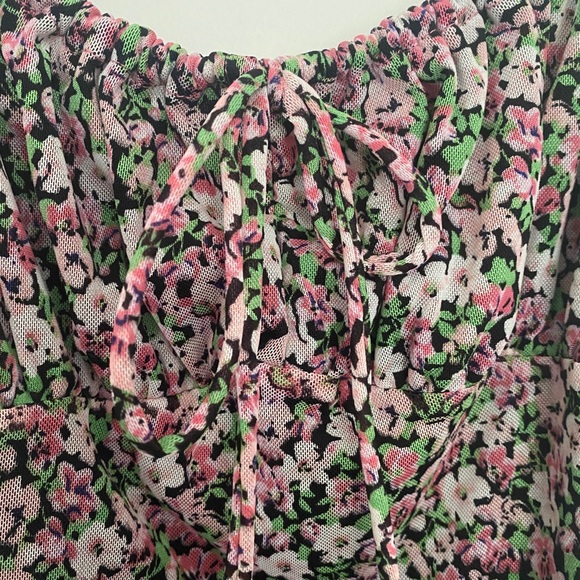 Liz & Sara | Floral Mesh Dress - Picture 3 of 5